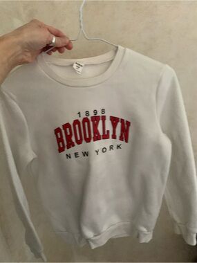 SHEIN White Crewneck Sweatshirt with Red "BROOKLYN" Graphic